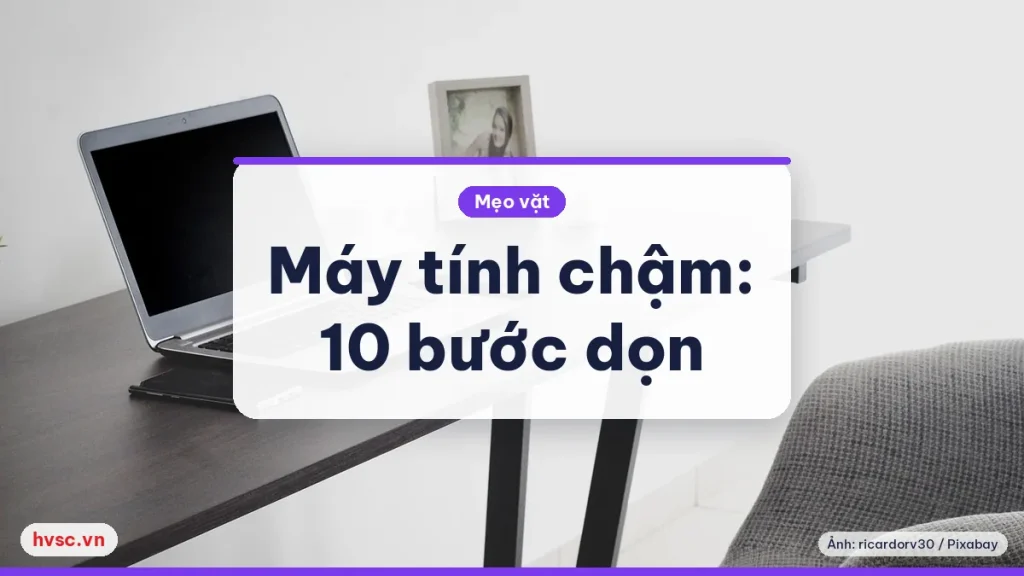 Máy tính xách tay đặt trên bàn làm việc gọn gàng, minh hoạ dọn dẹp máy tính chạy chậm
